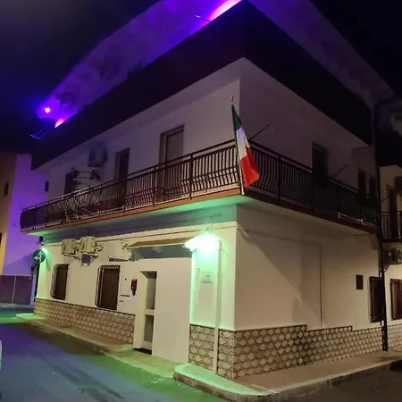 Planet לינה וארוחת בוקר